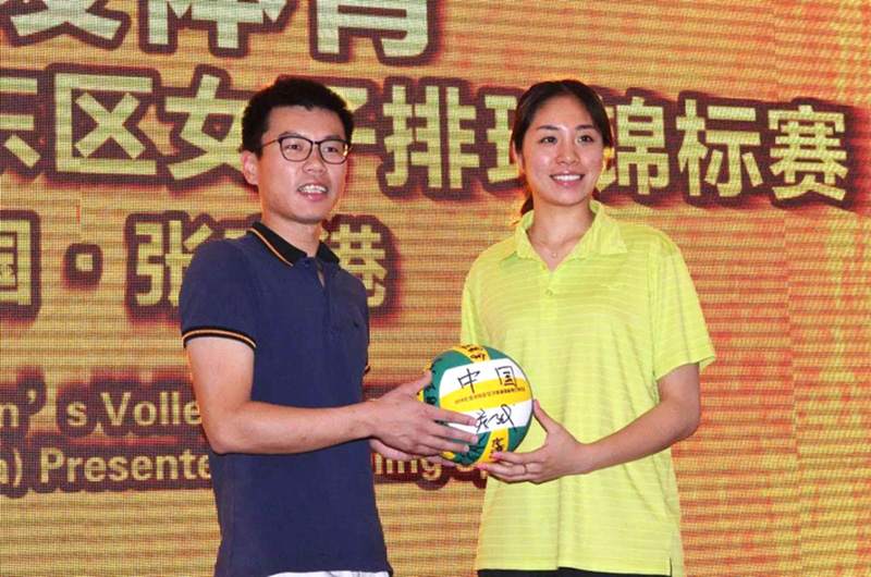 “金陵体育”2016年亚洲东区女子排球锦标赛系列活动——亚排联官员、裁判员及女排球员走进金陵体育