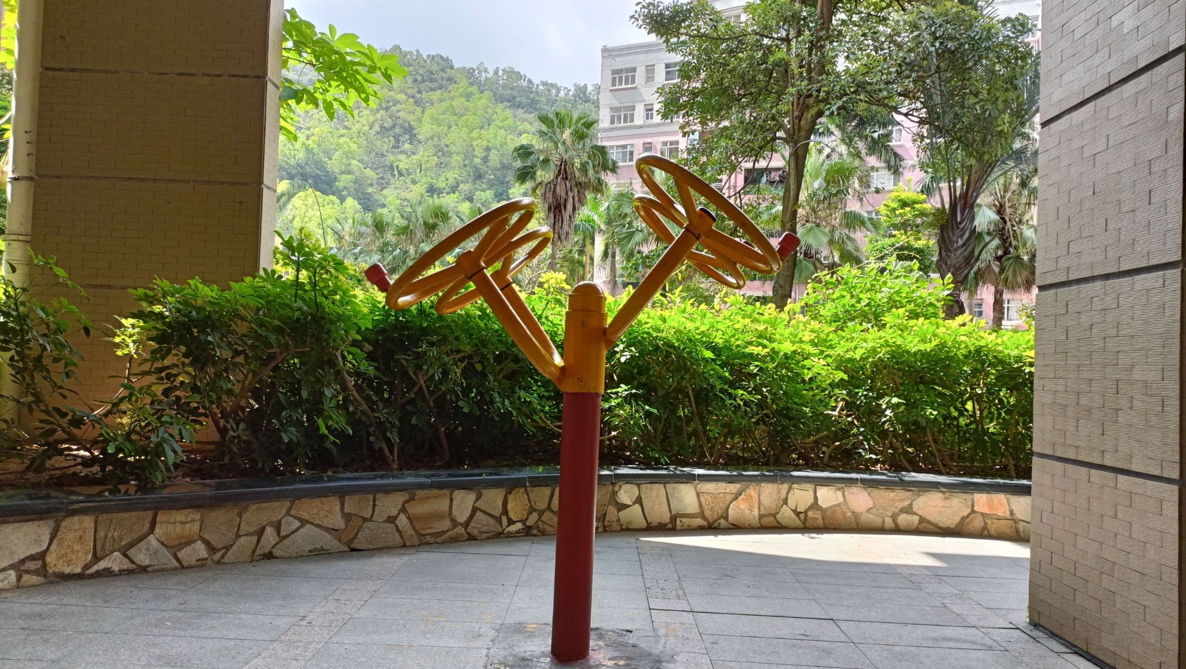 御龙山庄11栋3单元架空层