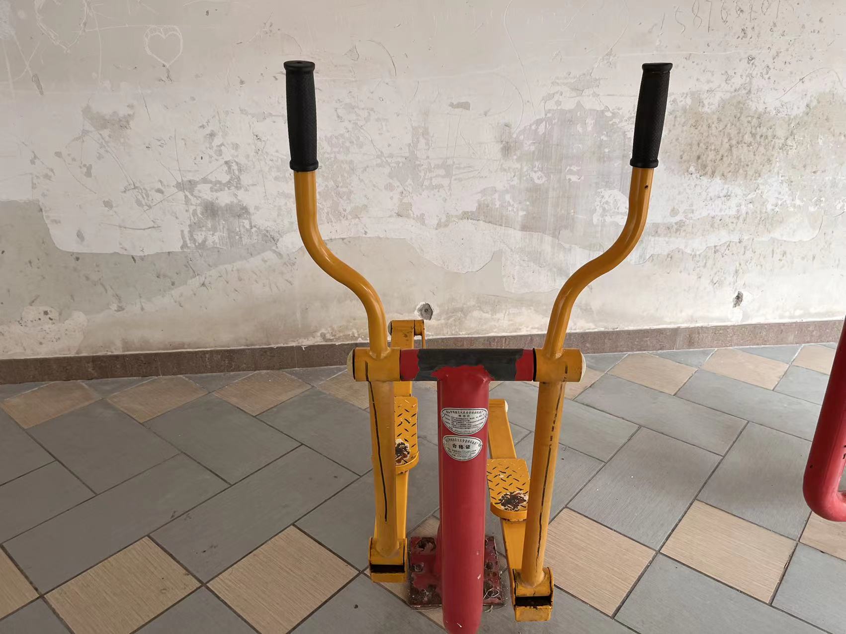 米兰春天4楼架空层