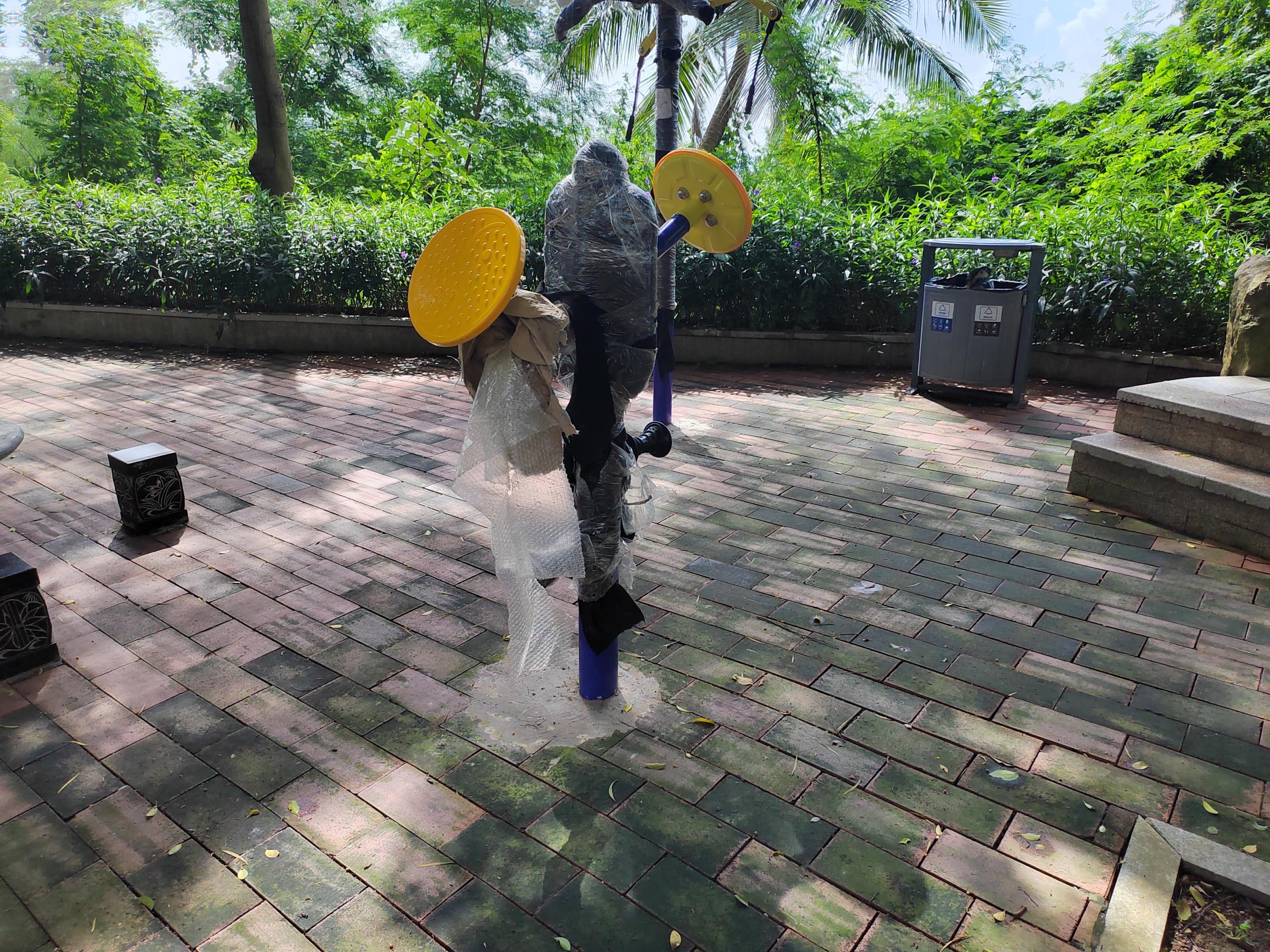 水湾路（海湾半山小区入口对面）街角公园