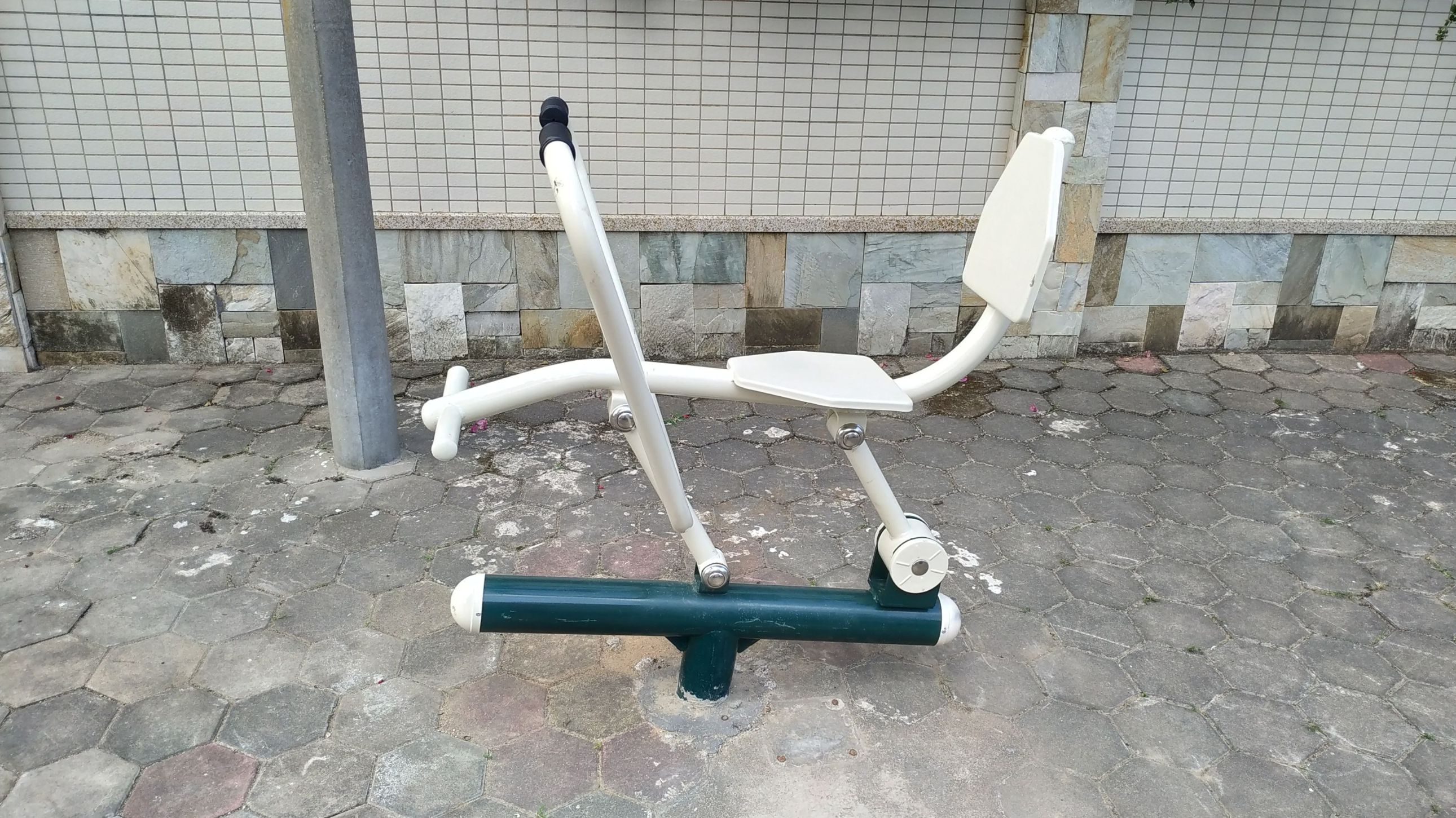 起凤环村头公园健身路径