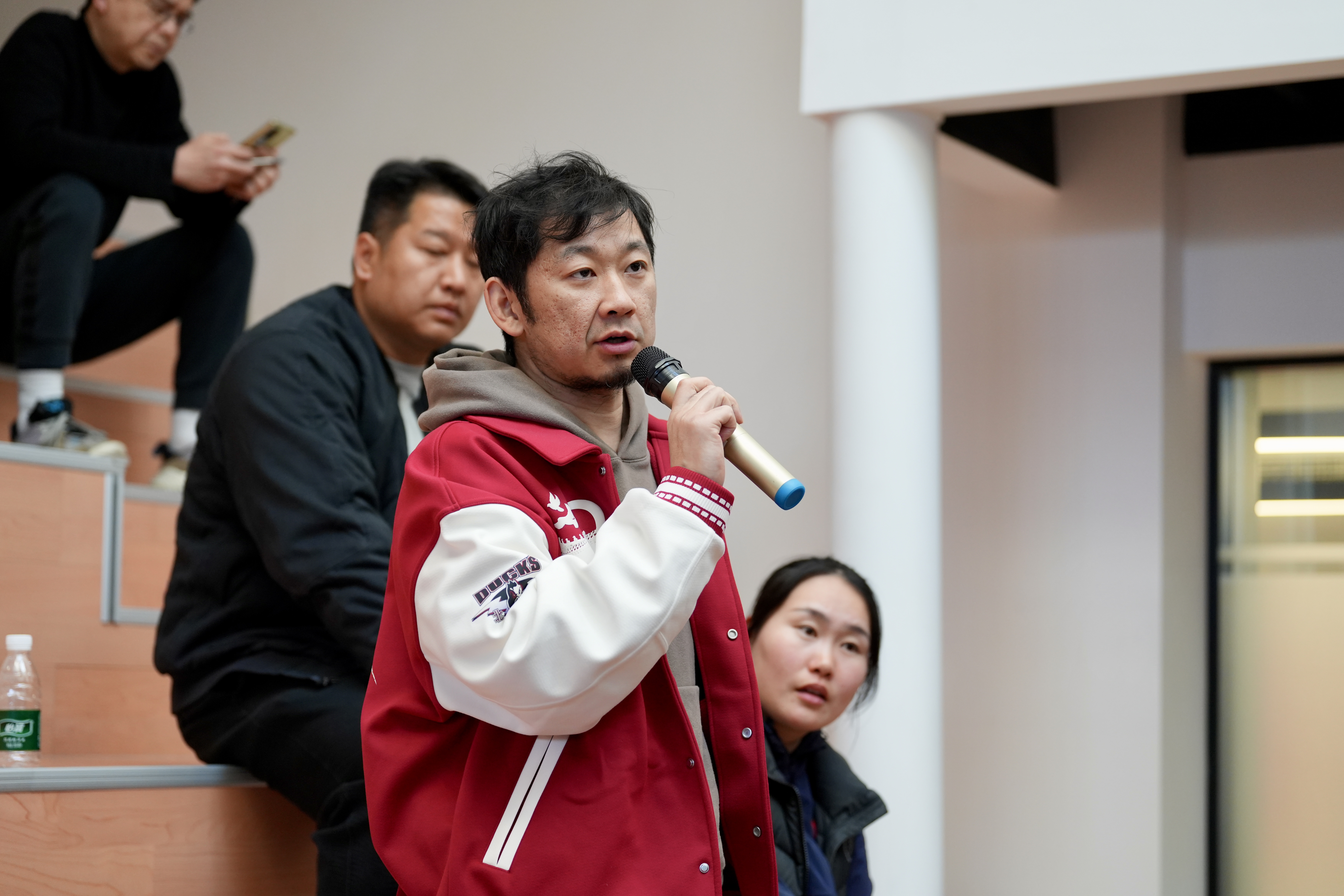 14媒体提问.jpg