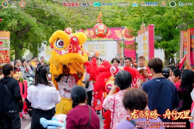 全国龙舟大联动在广东佛山启动，46支“猛龙”劈波斩浪(图7)