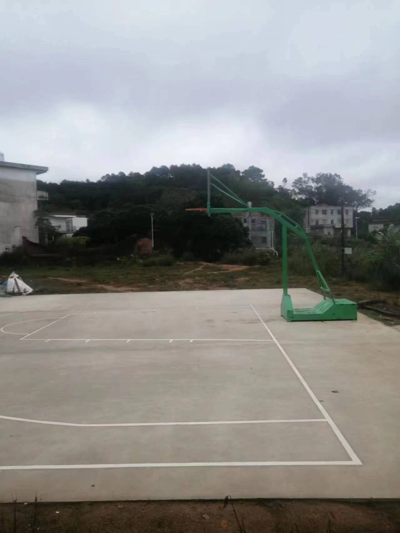 广西壮族自治区钦州市灵山县那隆镇中安村委会灵山县那隆镇中安村民委员会全民健身工程篮球架安装项目