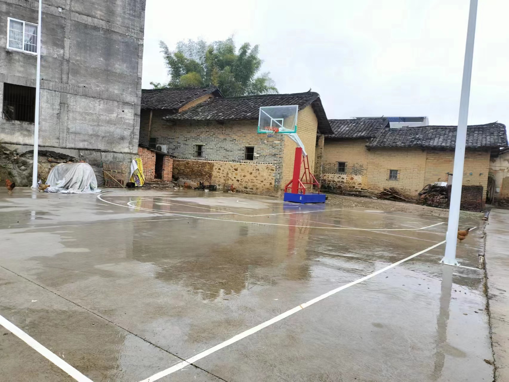 广西壮族自治区钦州市灵山县那隆镇芳塘村委会灵山县那隆镇芳塘村民委员会全民健身工程篮球架安装项目