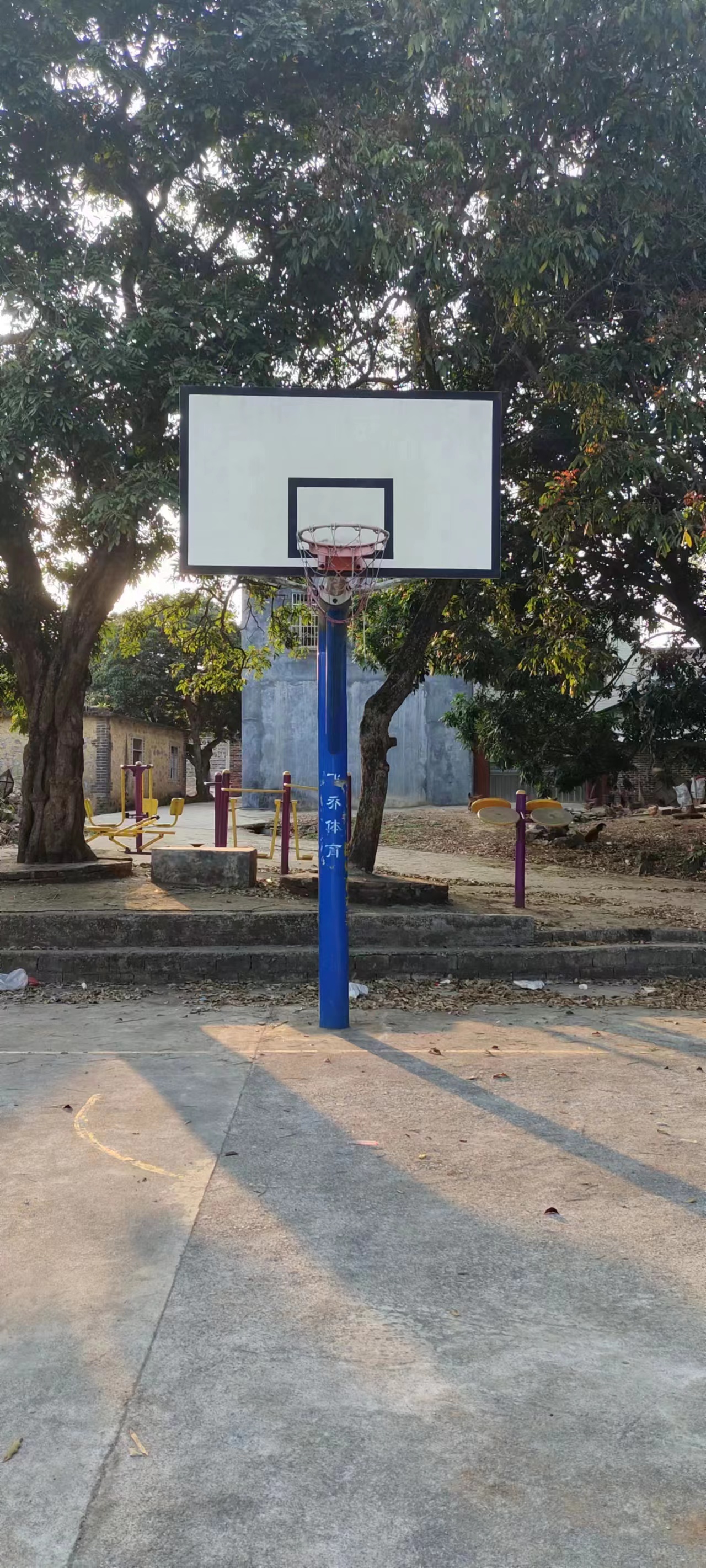 广西壮族自治区钦州市灵山县石塘镇垌心村委会灵山县石塘镇洞心村民委员会全民健身工程篮球架安装项目