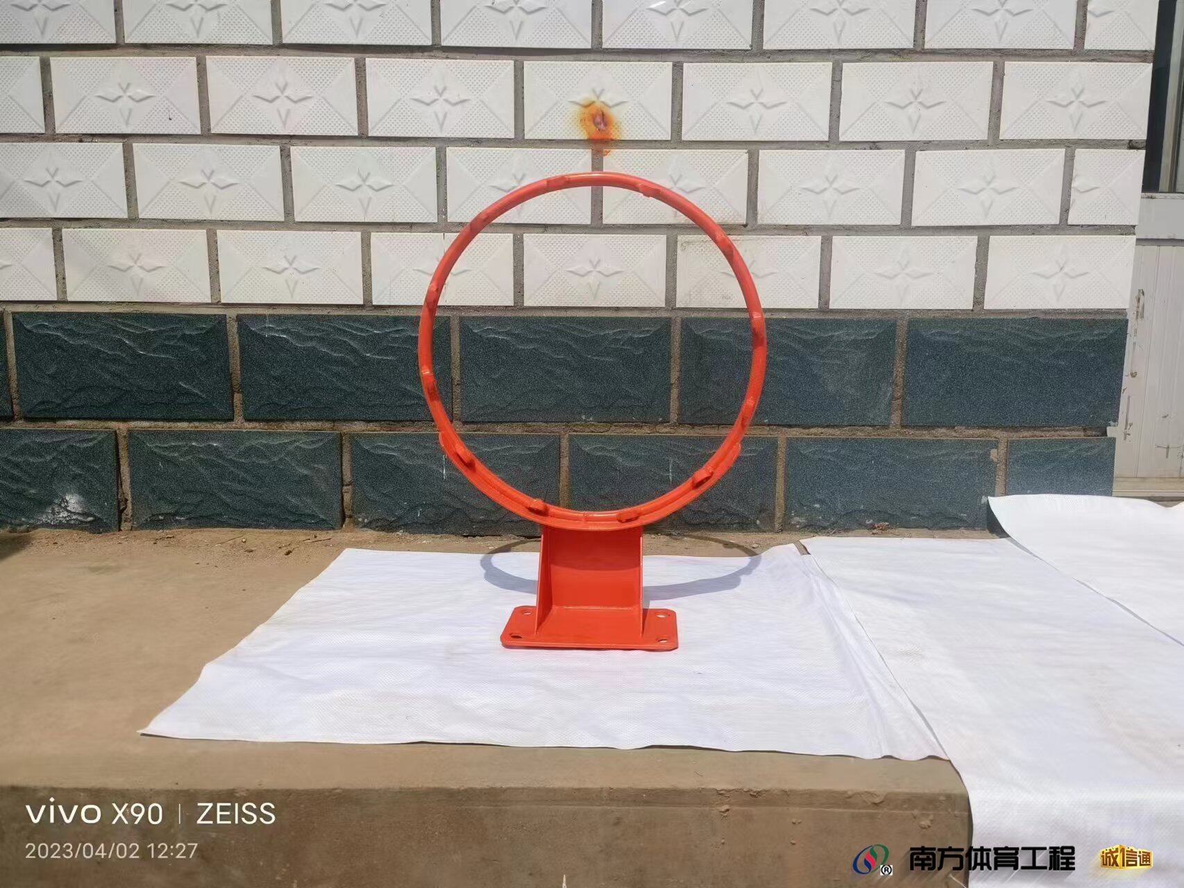 标准实心篮筐+球网 孔距9*19cm 标准实心篮筐+球网 孔距9*19cm
