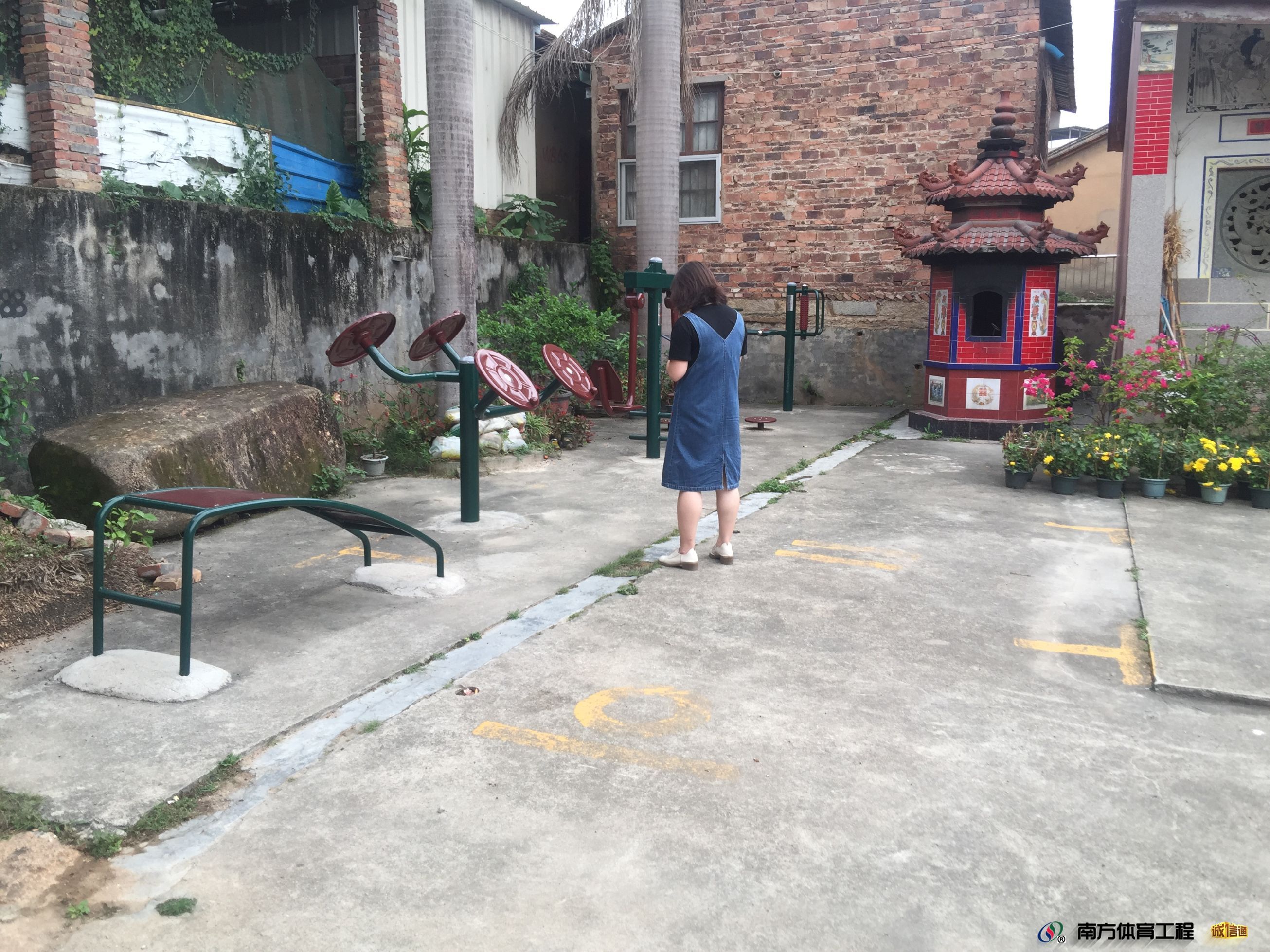 福建省漳州市龙文区朝阳街道打山社区居委会打山戏台前篮球架