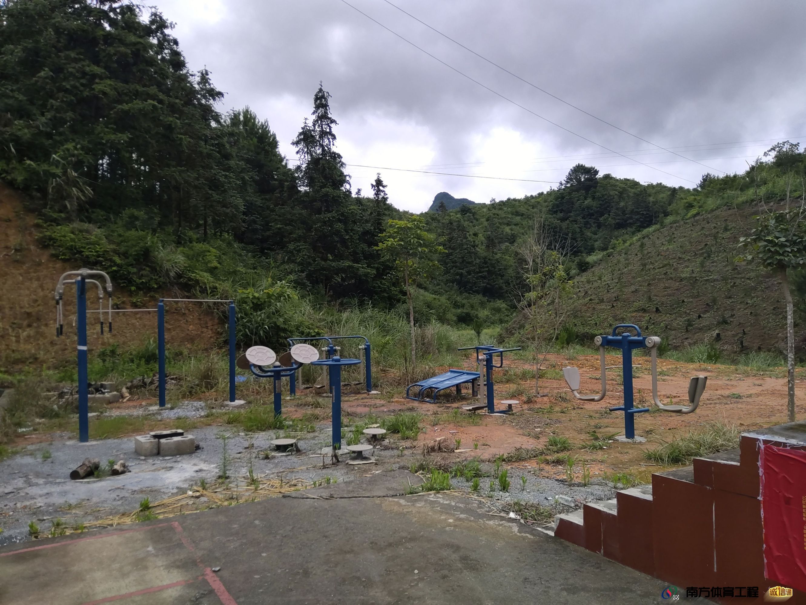 广西壮族自治区河池市巴马瑶族自治县所略乡料乡村委会巴马瑶族自治县所略乡那料屯委员会篮球架安装维修