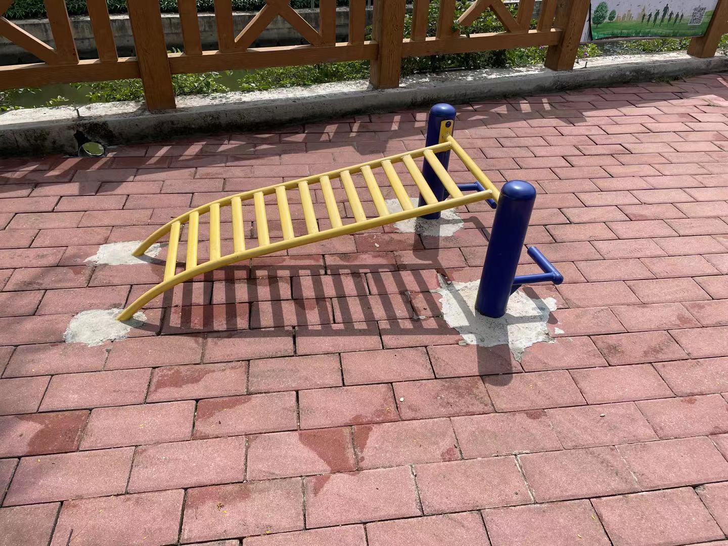 广东省佛山市顺德区龙江镇苏溪社区居委会苏溪公园全民健身工程篮球架安装项目