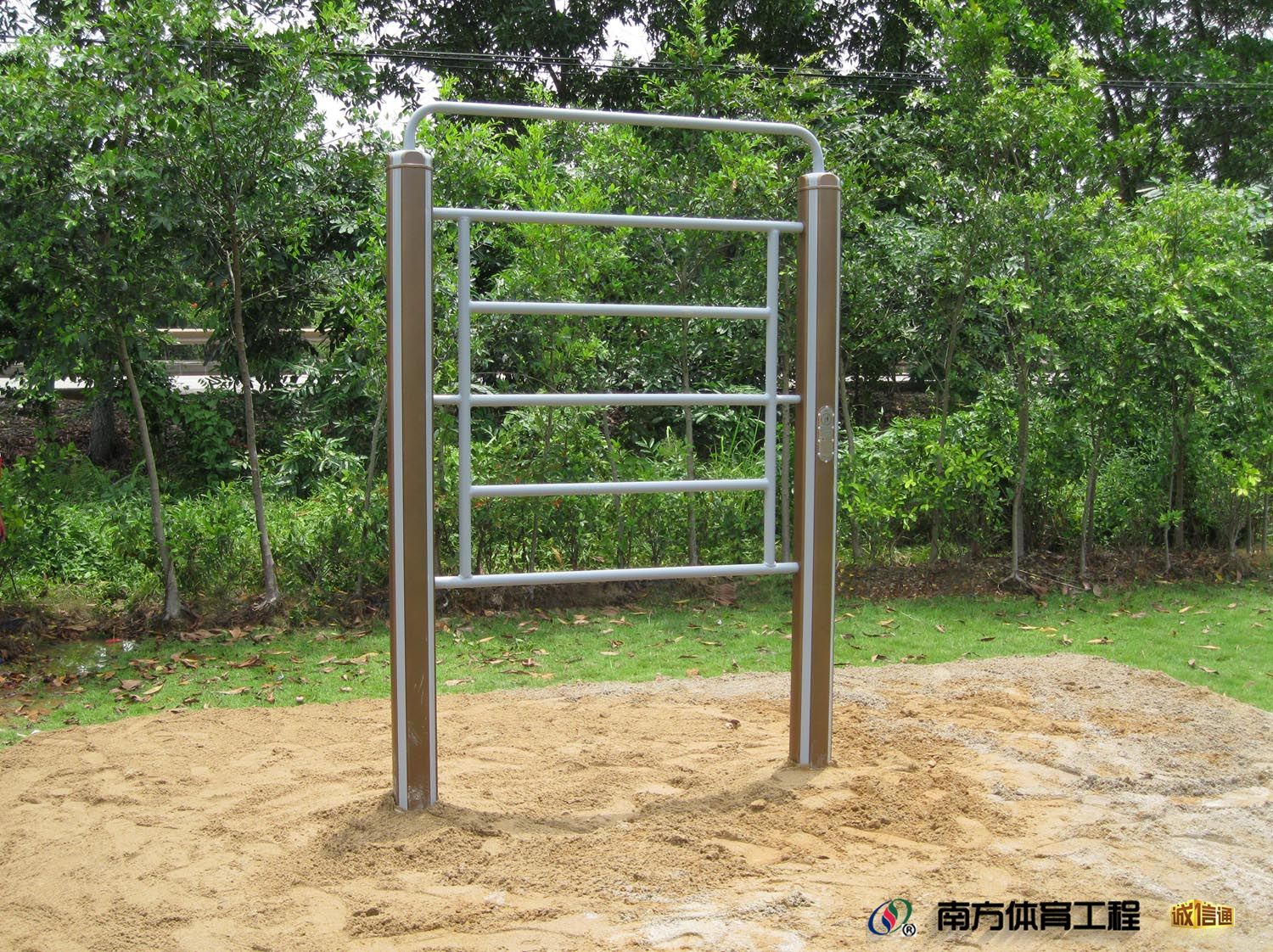 深圳深圳市南山区沙河街道其他沙河街社区下白石新村1栋,3栋,4栋之间空地篮球架