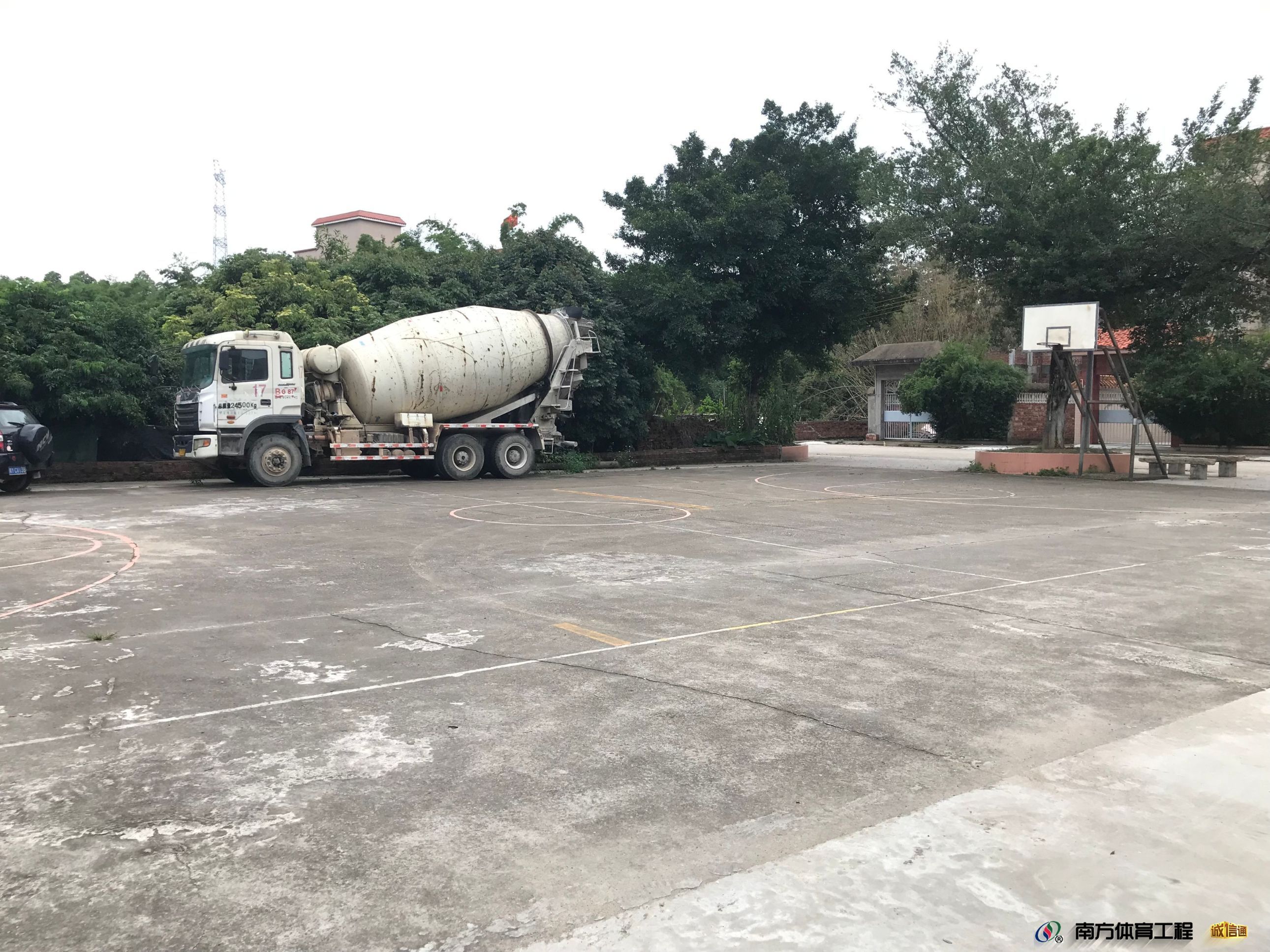 广东省佛山市南海区狮山镇狮西村委会狮西村黄家篮球场篮球架