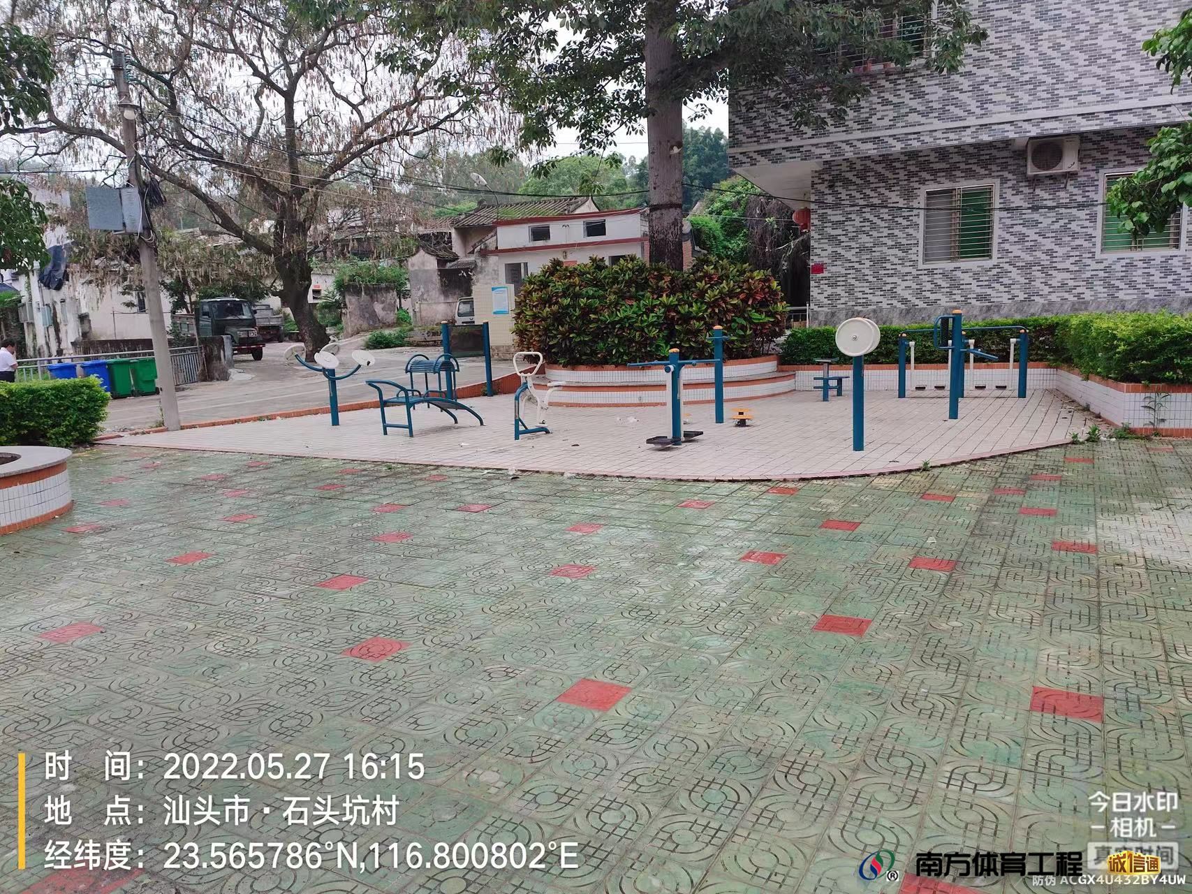 广东省汕头市澄海区东里镇石头坑村委会石头坑全民健身场所篮球架