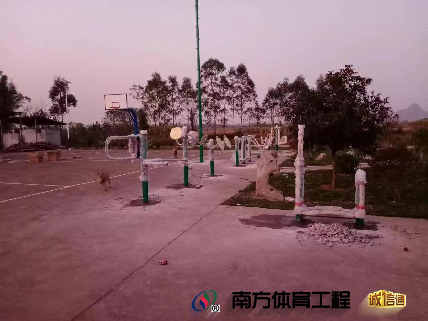广西壮族自治区柳州市柳江区进德镇琼林村委会进德镇琼林村歪拉屯篮球架安装维修